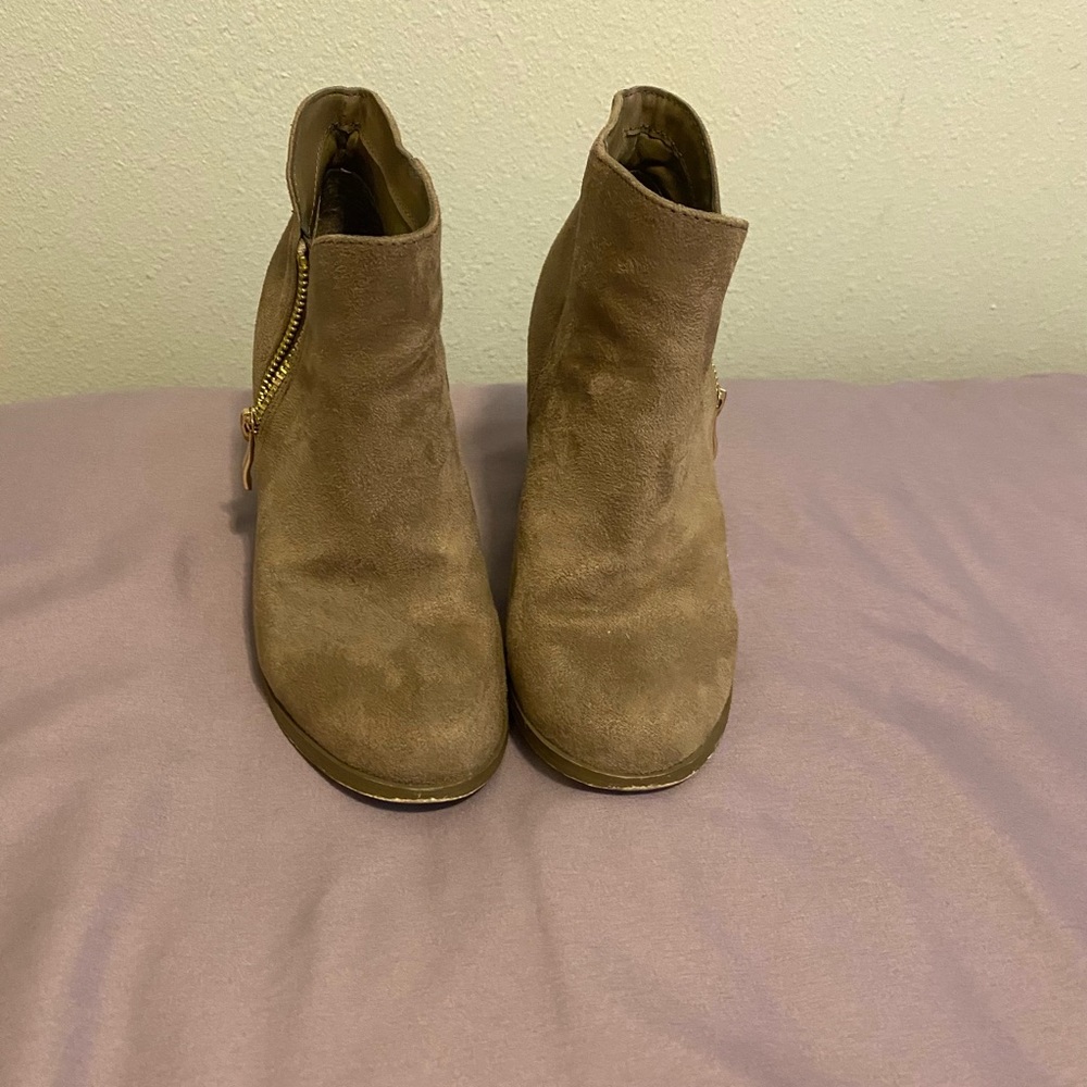 Women’s ankle length booties